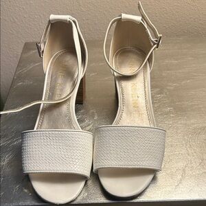 Anne Klein I flex Women's white ankle strap  heeled- AK Cashmere Sandals 8 M